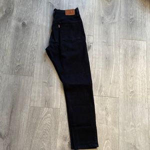 Black 7/8 Length Levi’s